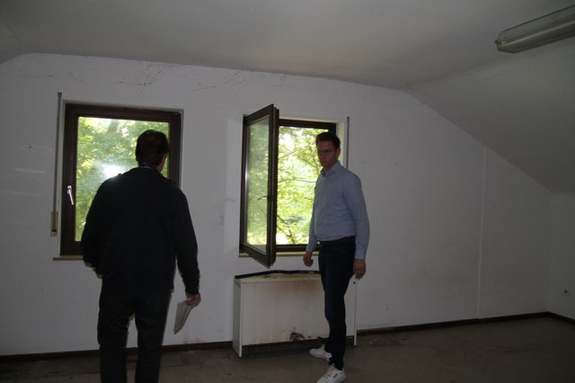 Hier besteht dringender Sanierungsbedarf, davon hat sich der Bundestagsabgeordnete Johannes Steininger (CDU) am Donnerstag überzeugt | Foto: Heike Schwitalla