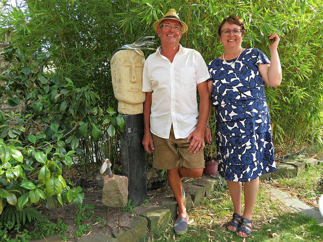 Gastgeber war das Ehepaar Reppin neben seinen Kunstwerken | Foto: Brigitte Melder