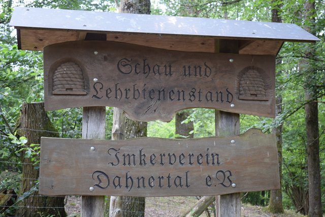 Der Schau- und Lehrbienenstand ganz in der Nähe des Festgeländes war für Interessierte geöffnet.   | Foto: B.Bender