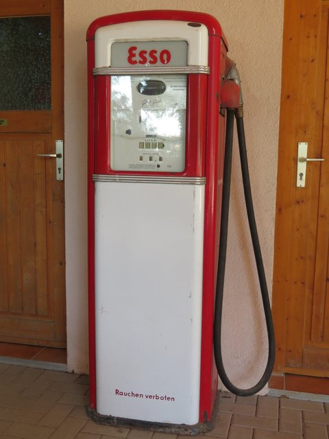 Nur nostalgische Dekoration, hier gibt es kein Benzin | Foto: Brigitte Melder