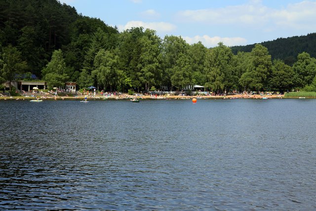 Vor den Toren der Stadt lockt der Hohnecker (Gelterswoog) Badegäste an | Foto: Jens Vollmer