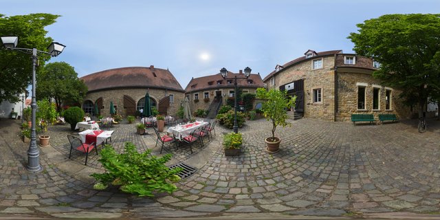 Auch in diesem Jahr hat sich die ganze anliegende Hotellerie und Gastronomie zusammengeschlossen, um ab 18 Uhr den von-Busch-Hof in einen lebendigen Kulturraum zu verwandeln.