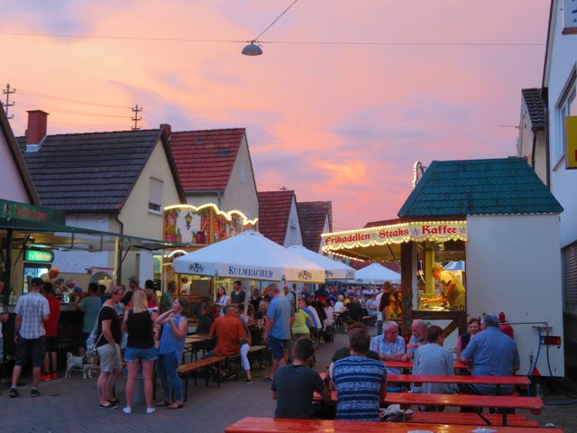Gut besuchtes Straßenfest | Foto: Brigitte Melder