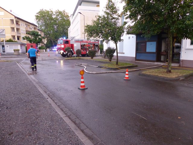 vollgelaufene Keller in der Festplatzstraße | Foto: Medienteam Feuerwehr Neustadt