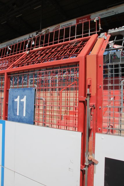 Eingang vom Spielfeld aus | Foto: jnb