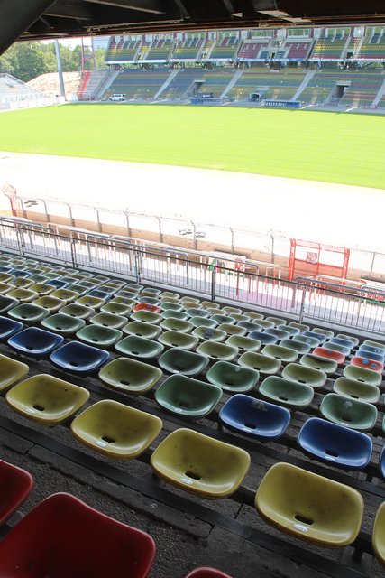 Blick auf die Haupttribüne | Foto: jnb
