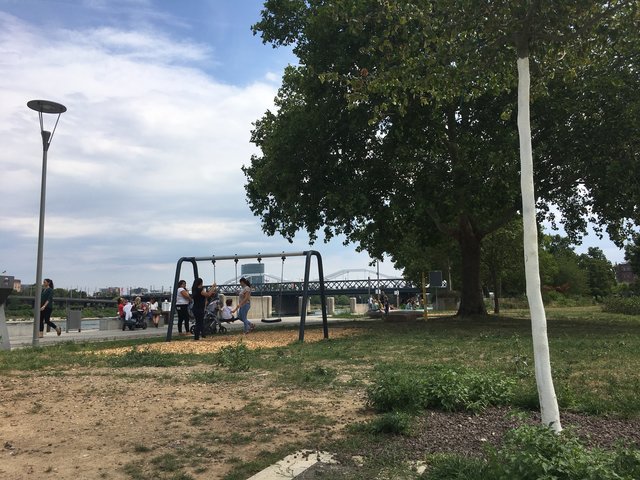 Spielplatz am Rhein | Foto: Marc Menches