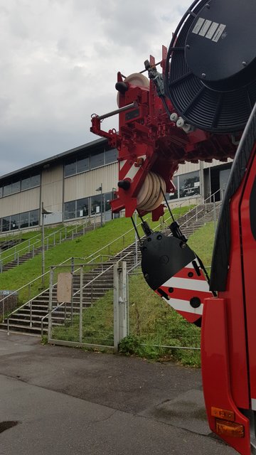 Bagger und Kräne rollen an | Foto: jnb