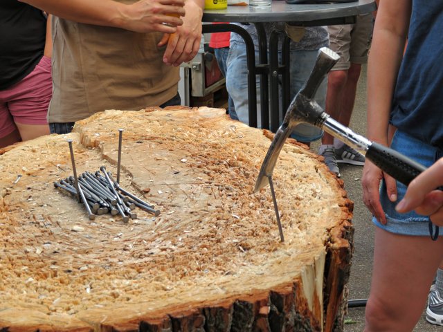 Kurz maßnehmen mit der schmalen Seite | Foto: Brigitte Melder