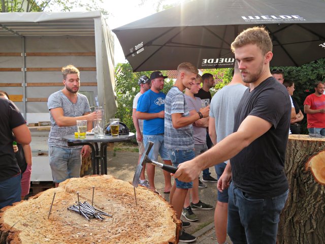 Kurz anfixieren und dann hau drauf | Foto: Brigitte Melder