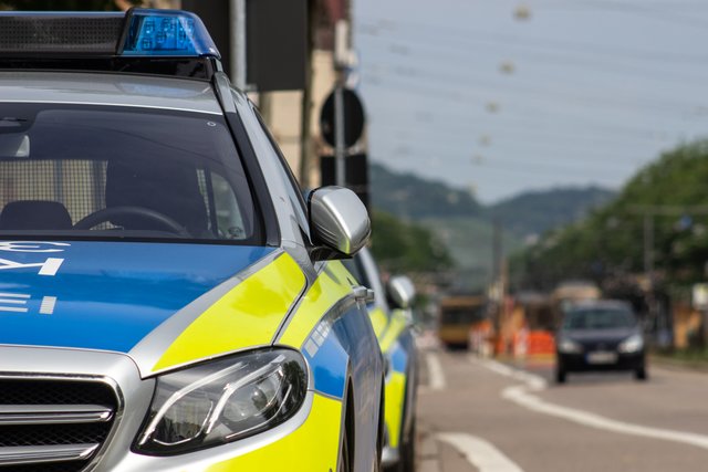 Der Radfahrer war nach Angaben der Polizei mit einem Damenrad der Marke Prince unterwegs.