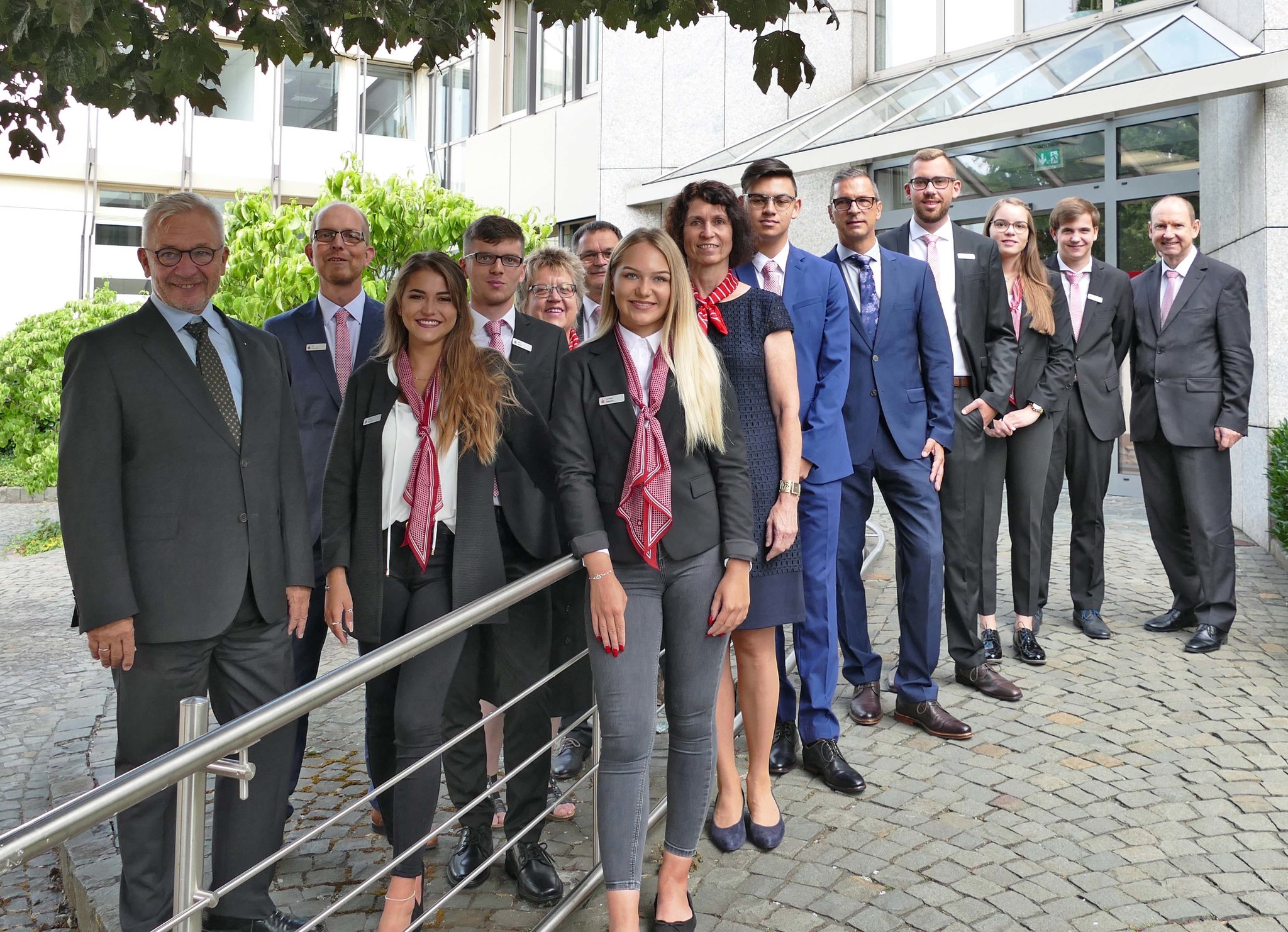Jubilare und Azubis bei der Kreissparkasse: Erfahrung trifft Neugier ...