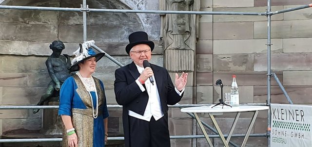 Der 1. Vorsitzende Manfred Oesterle und Mitstreiter in historischer Tracht. Die Hauberanlage feiert in diesem Jahr ihr 120-jähriges Bestehen. | Foto: ps