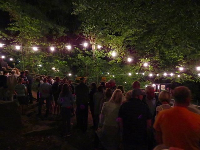 Und wieder in der Schlange stehen für runter | Foto: Brigitte Melder