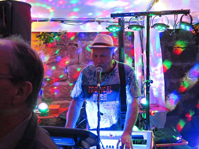 Alleinunterhalter bringt Tänzer zum Schwitzen | Foto: Brigitte Melder