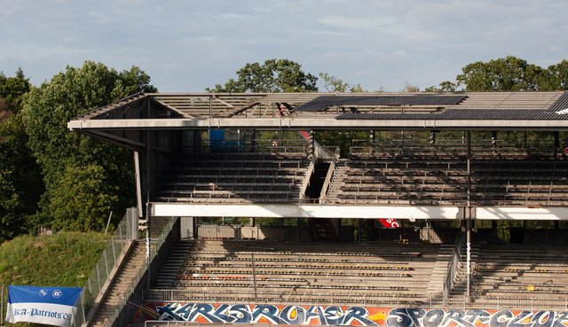 Die alte Gegentribüne | Foto: wow.pics.ka