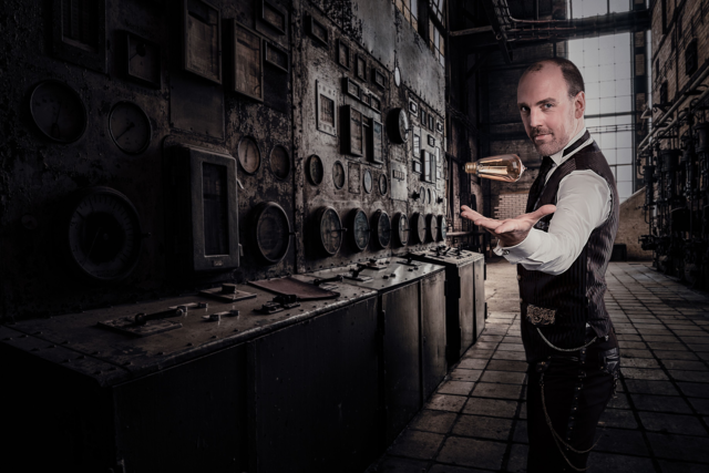 Dr. Alexander Mabros, promovierter Wissenschaftler und preisgekrönter Illusionist.