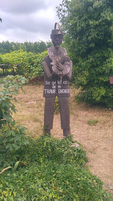Skulptur des „Traubendiebs“. | Foto: B.Bender