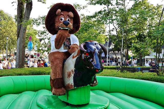 Besonders beliebt: Das Bullriding  Foto: Jutta Felka