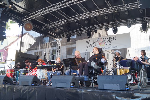 Während großartige Musiker, wie die Band „Carpe-Diem Unerhört“, das ganze Wochenende für Unterhaltung sorgten...  Foto: Walter