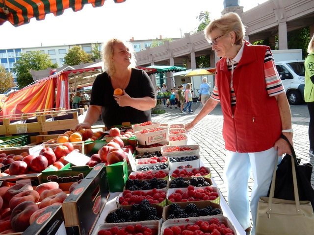 Bei Pfirsichen und Beeren greifen Verbraucher gerne zu. Foto: Kling-Kimmle