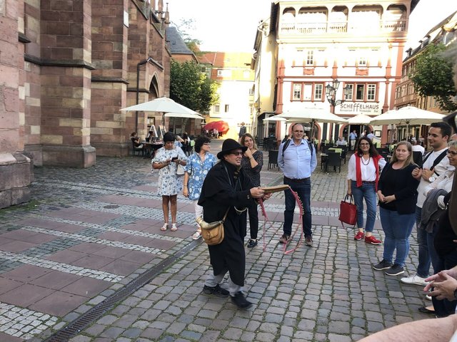 Nach unserer Veranstaltung hatten wir noch eine sehr lustige und kurzweilige Nachtwächterwanderung im mittelalterlichen Neustadt.
Sehr viel Spaß hatten wir mit dem abgebildeten Nachtwächter. Empfehlenswert! :-) | Foto: Rainer Zais