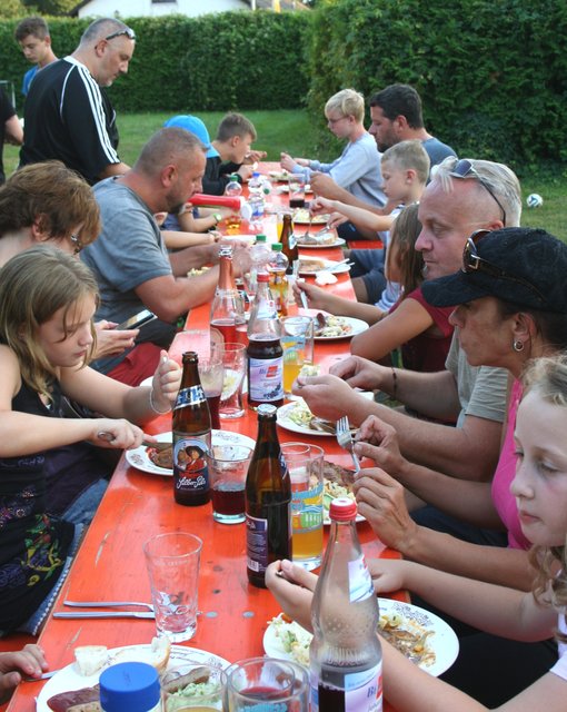 Den Abschluss bildete das gemeinsame Abendessen mit anschließendem Stockbrotbacken am Lagerfeuer.
| Foto: ps