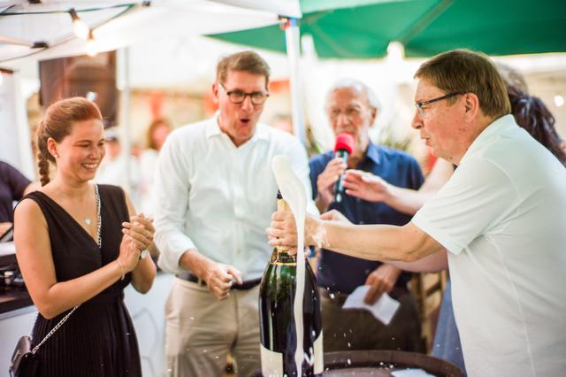 Unter die Sektdusche mochte sich keiner stellen.  | Foto: Christian Gaier