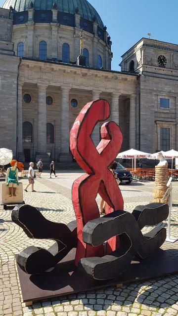 "Vom selben Ursprung aus" vor dem Dom | Foto: jow