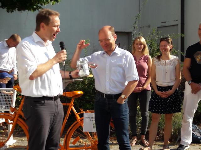 Der Autoschlüssel von Bürgermeister Bernd Knöppel ist für die kommenden drei Wochen fest verschlossen.... | Foto: Marion Henel