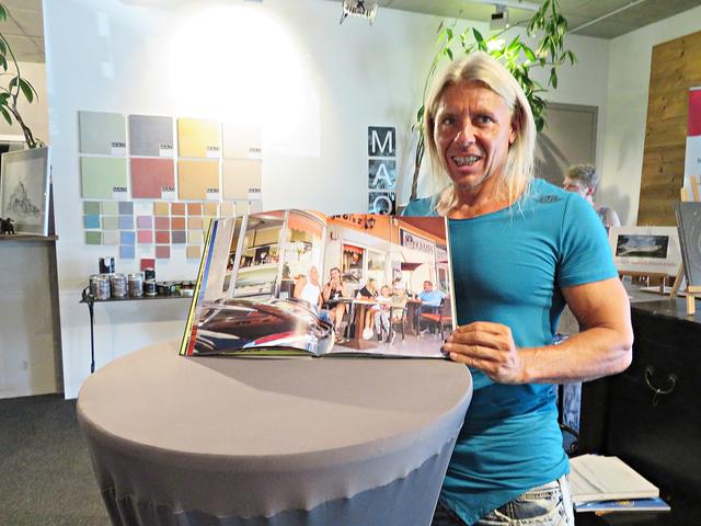 Er hat als Fotograf einen Platz im Buch gefunden | Foto: Brigitte Melder