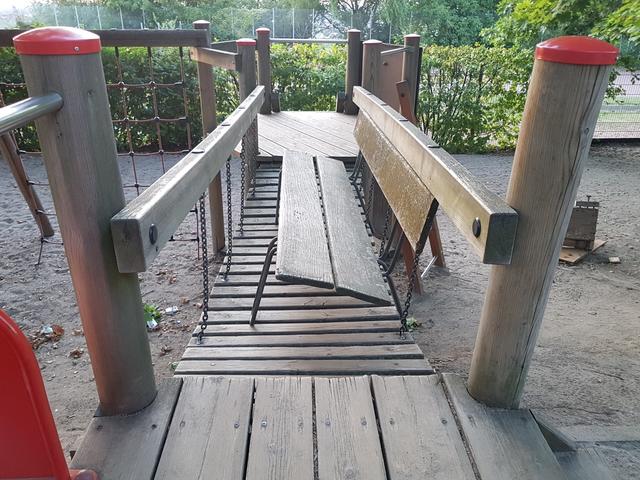 Auch Spielgeräte im Außenbereich der Kindertagesstätte wurden zerstört. Fotos (2): ps