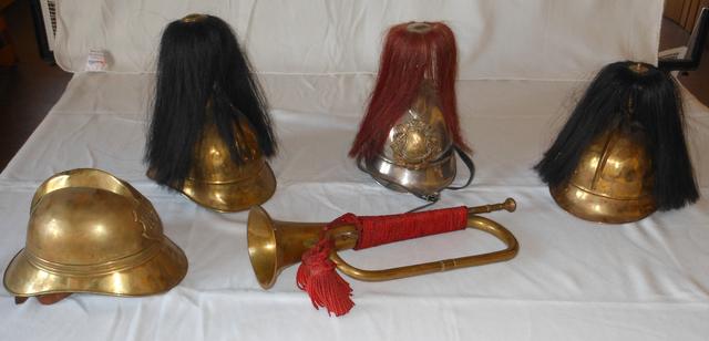 Auch historische Helme sind bei der Ausstellung zu sehen.
