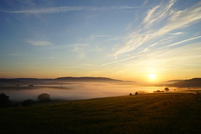 Sonnenaufgang über Nebelschwaden im Potzbachertal
Aufgenommen bei Lohnsfeld | Foto: Stephen Wüstenberg Photographie - Wartenberg-Rohrbach