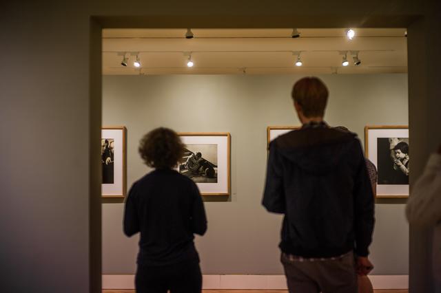 Blick in die Ausstellung KOSMOS.  | Foto: Christian Gaier