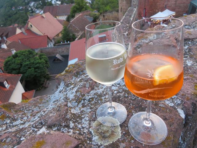 Auf Burg Neuleiningen beim Burg- und Weinfest | Foto: Brigitte Melder