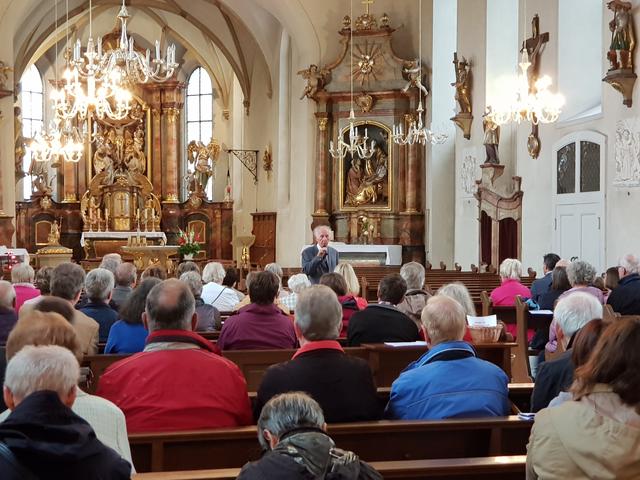 Der wunderschöne Innenraum der Kirche beeindruckte die Besucher. | Foto: Nadia Ries (ris)