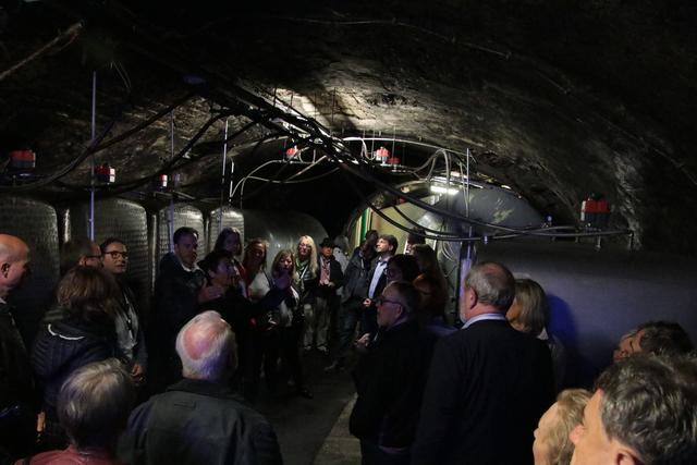 Besonders beeindruckend fanden die Vertreter der Partnerstädte die Keller, in denen der Wein ausgebaut wird. | Foto: Franz Walter Mappes