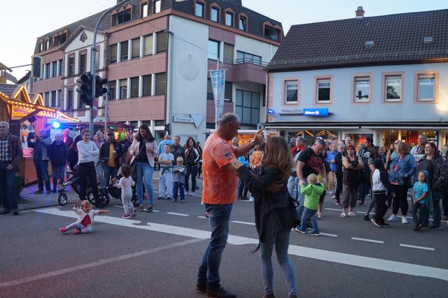 Tanzen mitten auf einer Straßenkreuzung? Das gibt es beim Landstuhler Stadtfest! | Foto: Walter
