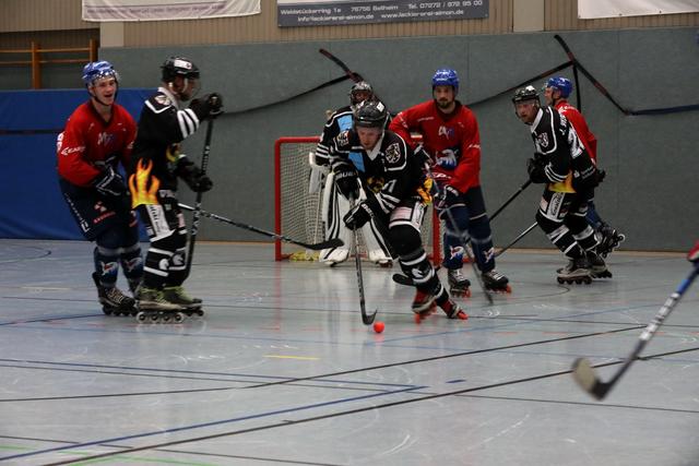 Was für ein Spiel! Mit 10 Toren unterlag der IHC Landau am 26. Juni nur knapp seinem bekannten Gegner, den Adlern aus Mannheim (Copyright: DKSB)