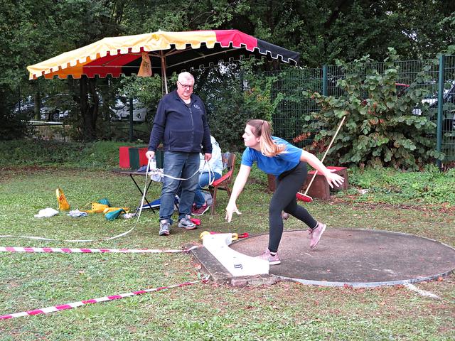 Celina Hery beim Kugelstoßen | Foto: Brigitte Melder