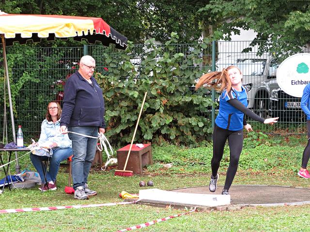 Elena Löchner beim Kugelstoßen | Foto: Brigitte Melder