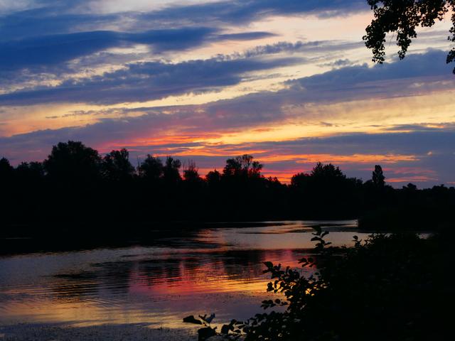 September
Ein herrliches Farbenspiel vor Sonnenaufgang am Niederwiesenweiher bei Iggelheim
