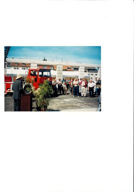 Der damalige OB Dr. Robert Schelp (links) begrüßte die Gäste zur Grundsteinlegung der neuen Feuerwache in der Gasstraße. Foto: Kling