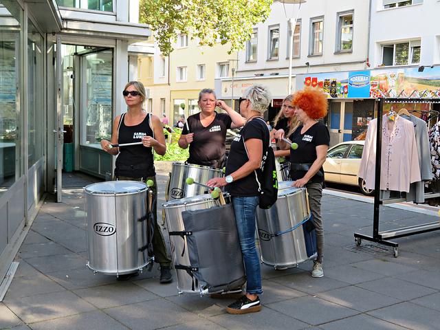 Die Trommlerinnen in Startposition | Foto: Brigitte Melder