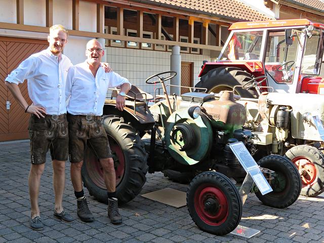 Zwei bekannte Gesichter vom Oldtimertreffen in Dannstadt zu Besuch | Foto: Brigitte Melder