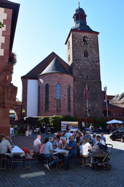 Am Sonntag wurde auf dem Rathausplatz gefeiert. | Foto: Bender