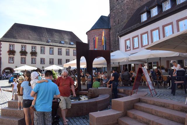 Das Fest stand unter einem guten Stern. An allen drei Tagen schien die Sonne über Annweiler. | Foto: Bender