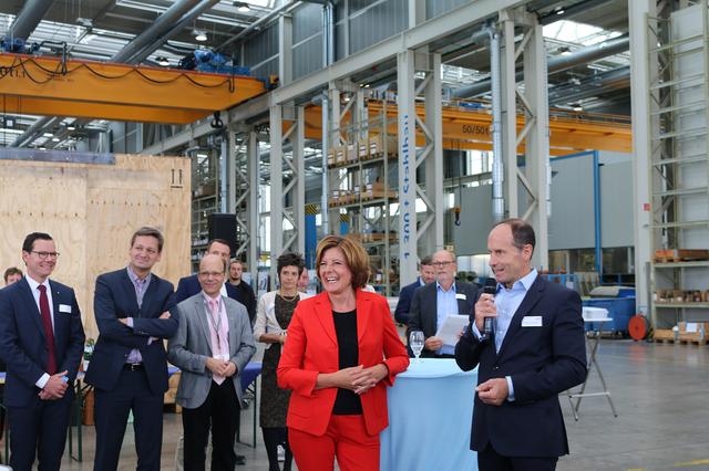 Bei der KSB in Frankenthal informierte sie sich, wie das Unternehmen Nachhaltigkeit lebt.  Foto: Böhmer
