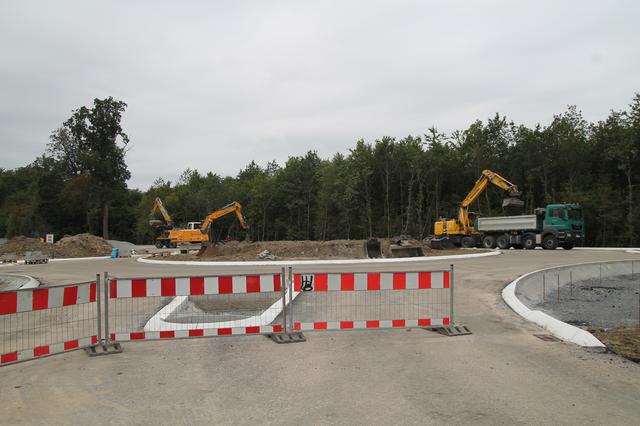 Noch abgesperrt, bald rollt hier der Verkehr | Foto: Heike Schwitalla